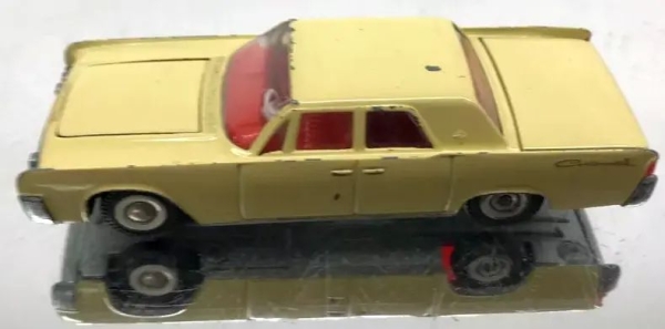 Tekno Lincoln Continental 1963 DieCast Model (1910)